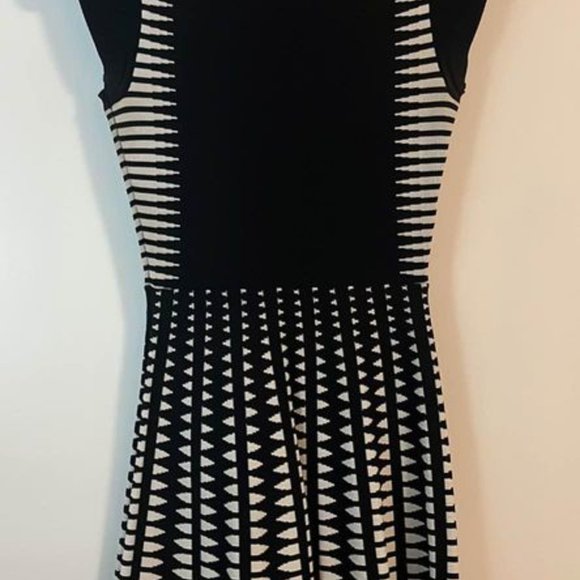 Zara Black/white Fit And Flare Knit Dress - XS - Picture 2 of 2